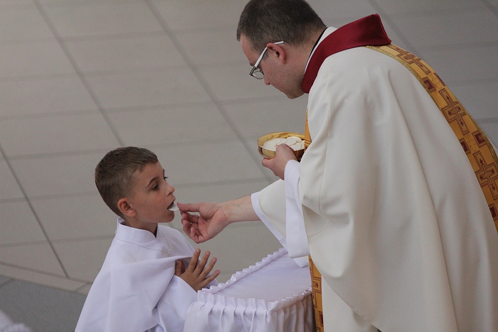 I Komunia święta w kościele Matki Bozej Królowej Polski