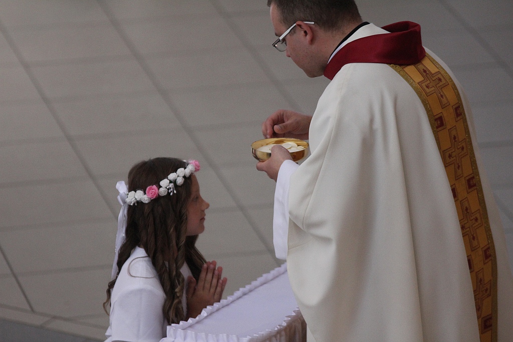I Komunia święta w kościele Matki Bozej Królowej Polski