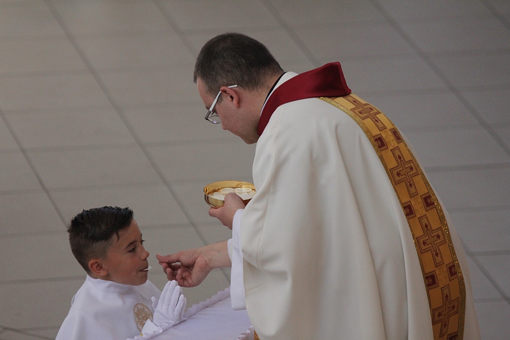 I Komunia święta w kościele Matki Bozej Królowej Polski