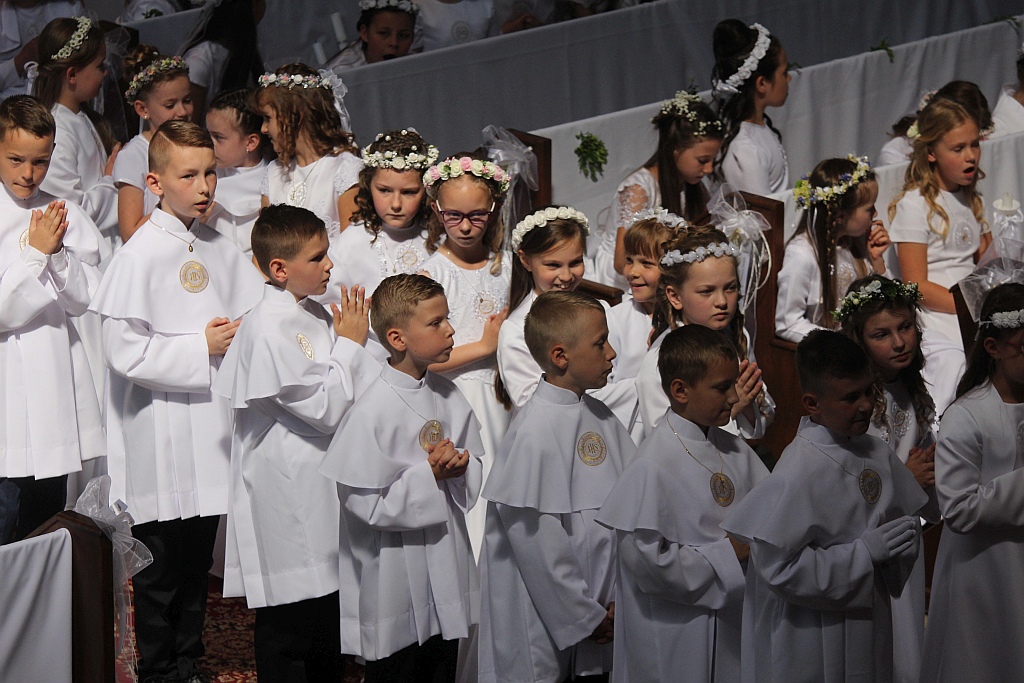 I Komunia święta w kościele Matki Bozej Królowej Polski