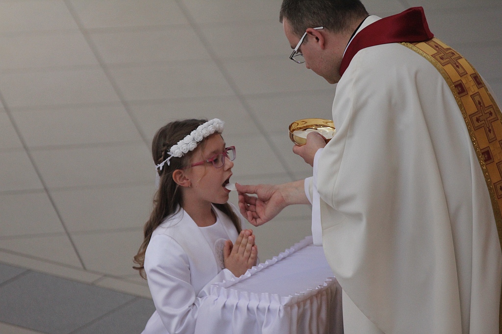 I Komunia święta w kościele Matki Bozej Królowej Polski