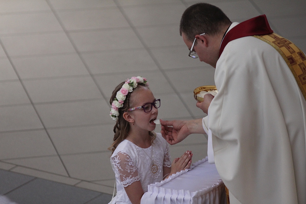 I Komunia święta w kościele Matki Bozej Królowej Polski