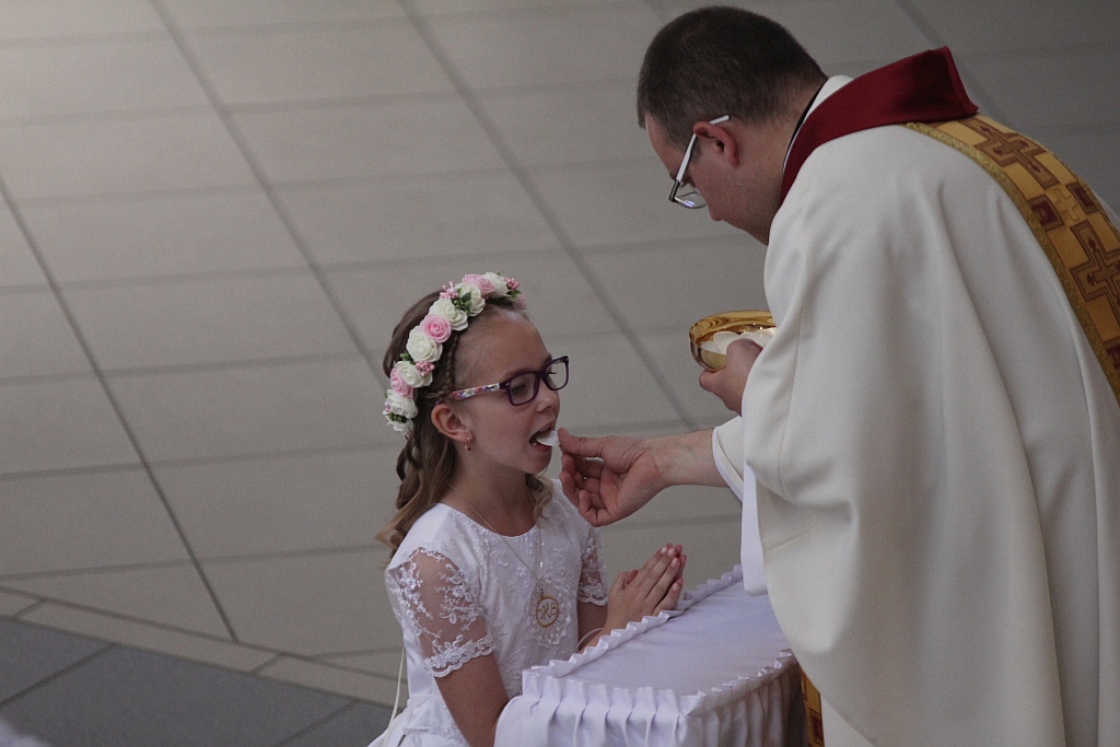 I Komunia święta w kościele Matki Bozej Królowej Polski