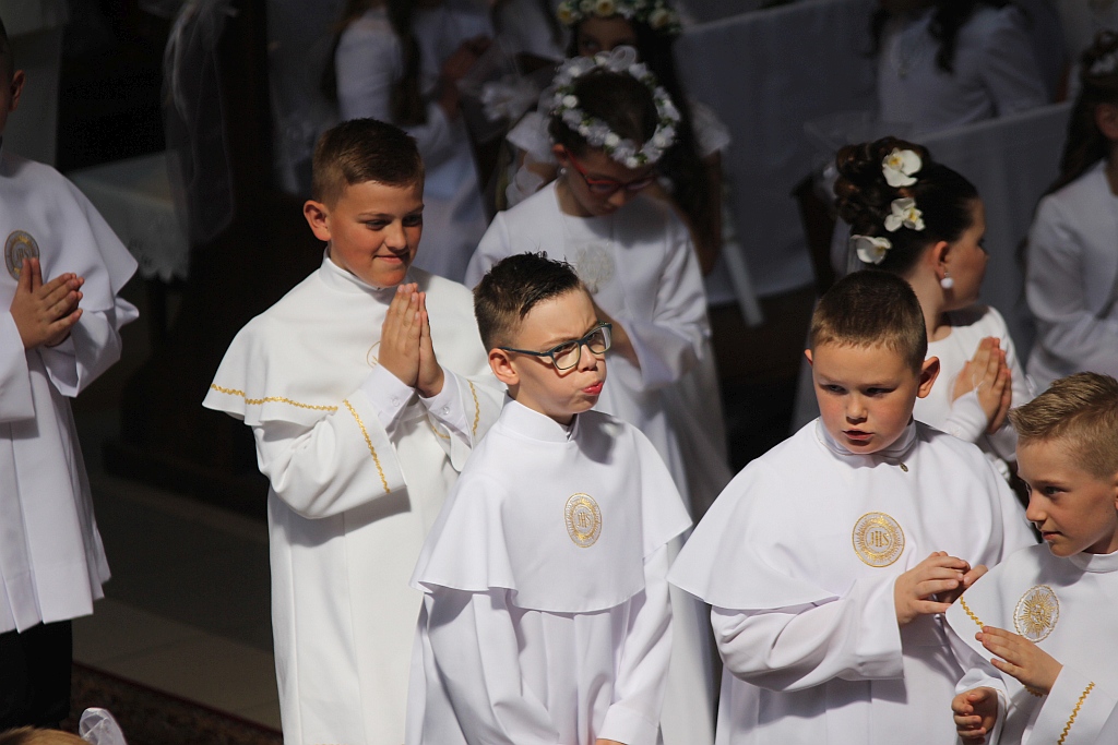 I Komunia święta w kościele Matki Bozej Królowej Polski
