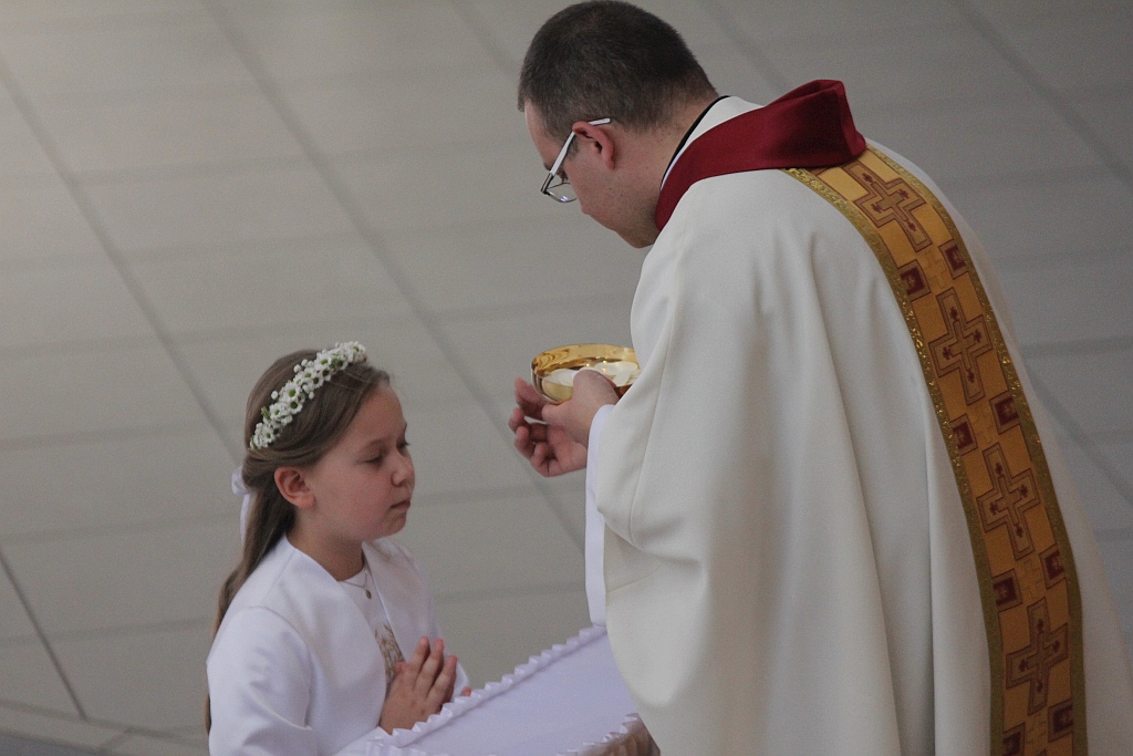 I Komunia święta w kościele Matki Bozej Królowej Polski