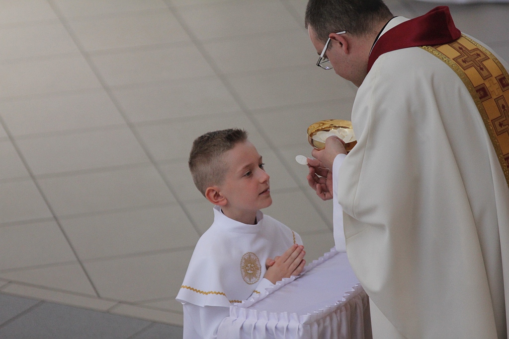 I Komunia święta w kościele Matki Bozej Królowej Polski