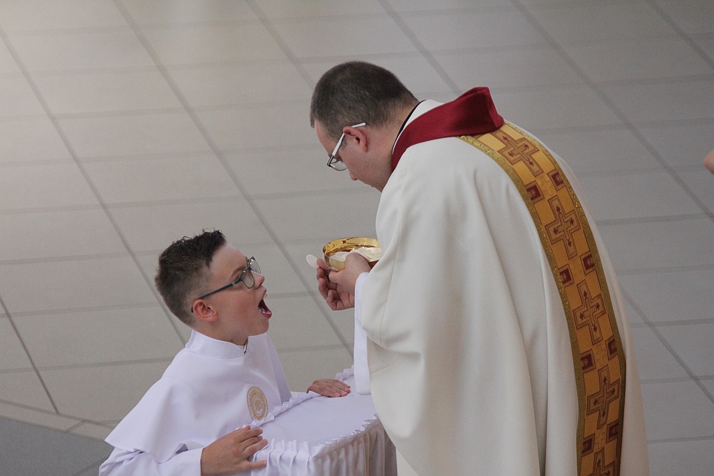 I Komunia święta w kościele Matki Bozej Królowej Polski