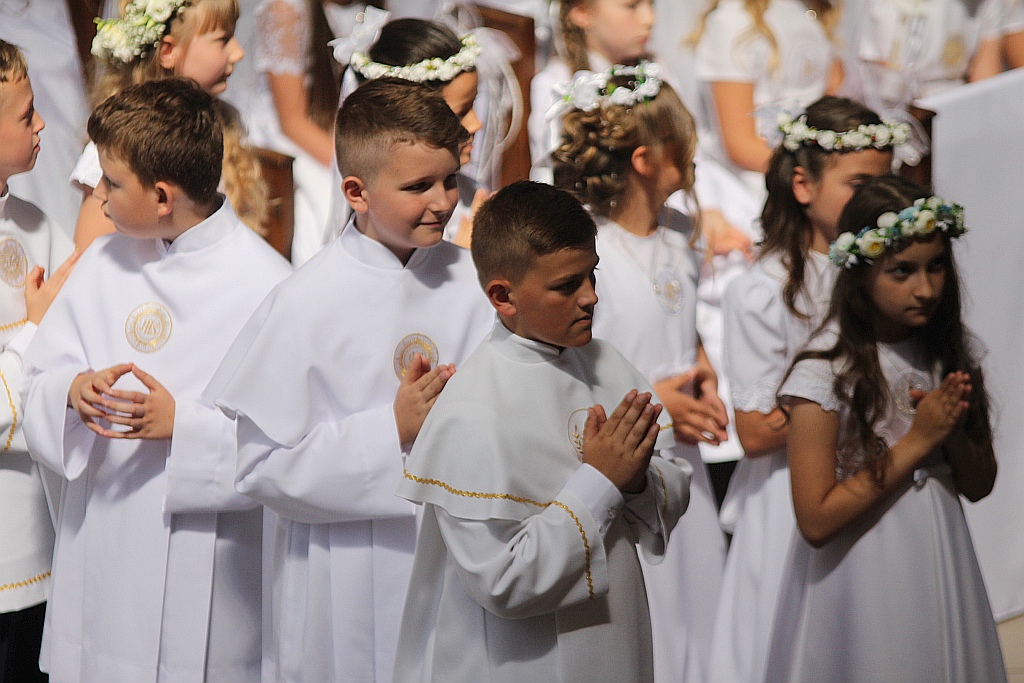 I Komunia święta w kościele Matki Bozej Królowej Polski