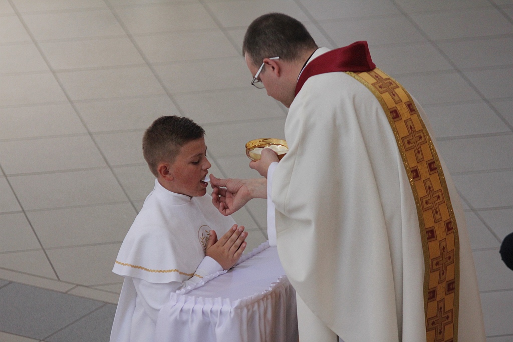 I Komunia święta w kościele Matki Bozej Królowej Polski