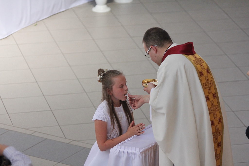 I Komunia święta w kościele Matki Bozej Królowej Polski