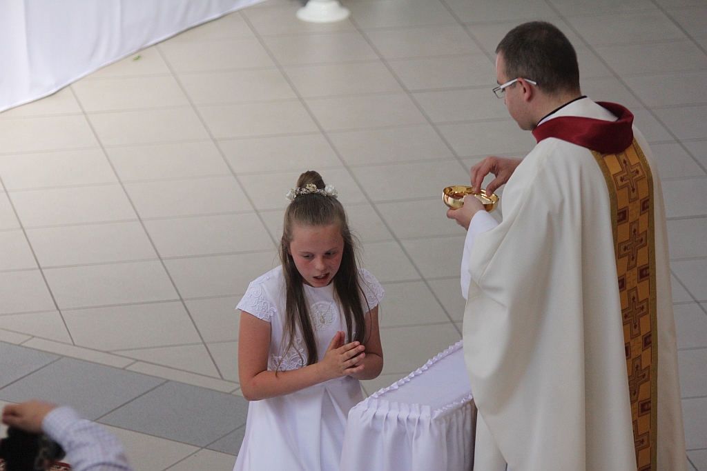 I Komunia święta w kościele Matki Bozej Królowej Polski