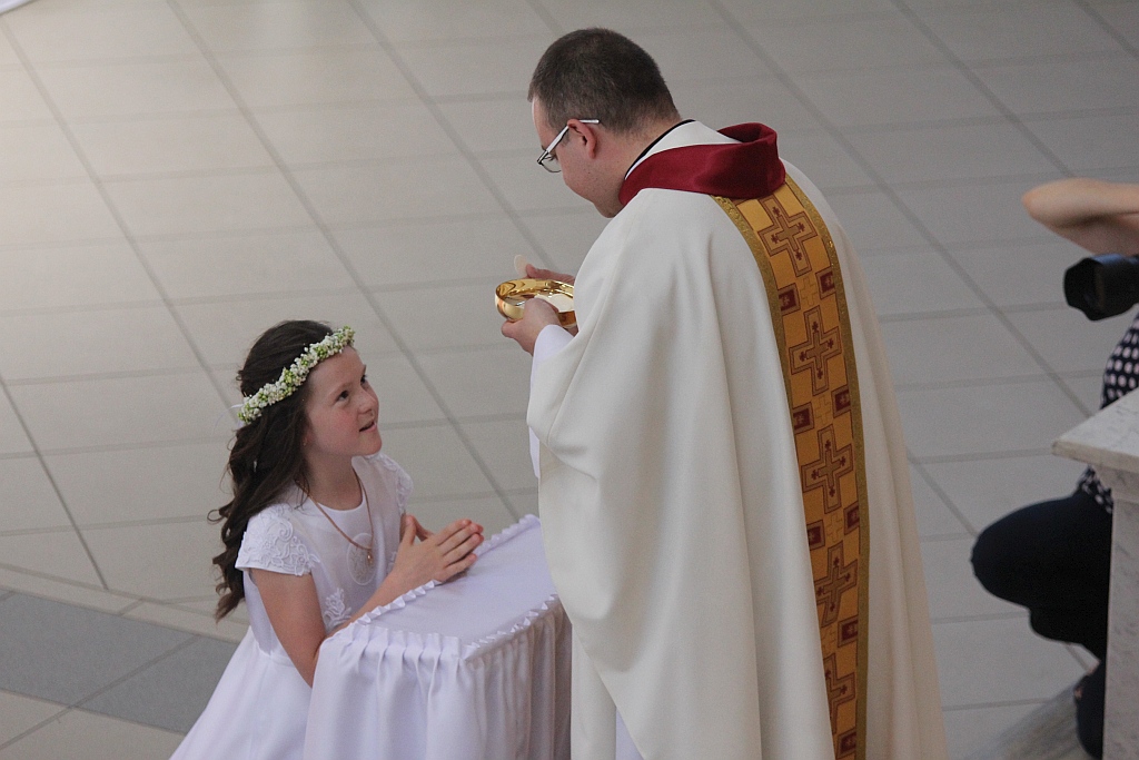 I Komunia święta w kościele Matki Bozej Królowej Polski