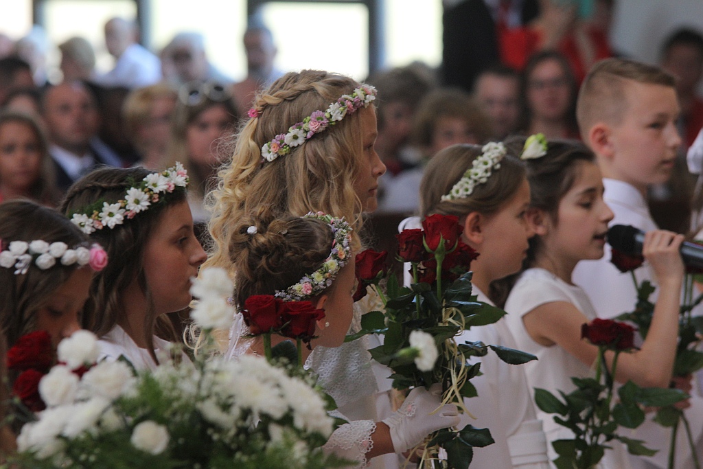 I Komunia święta w kościele Matki Bozej Królowej Polski