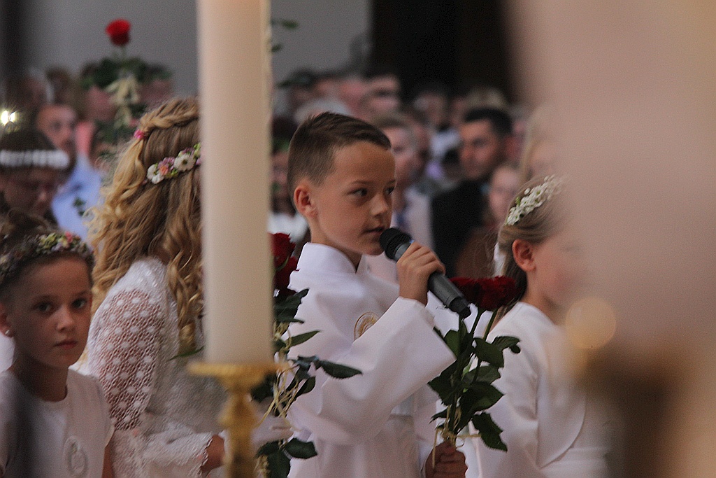 I Komunia święta w kościele Matki Bozej Królowej Polski