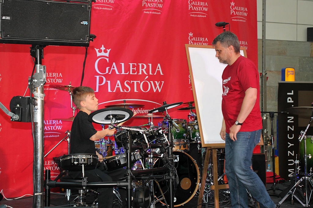 Drum Battle: Zabawy z bębnami, wybory pałkera oraz koncert