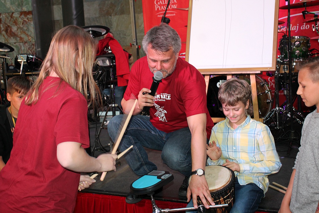 Drum Battle: Zabawy z bębnami, wybory pałkera oraz koncert