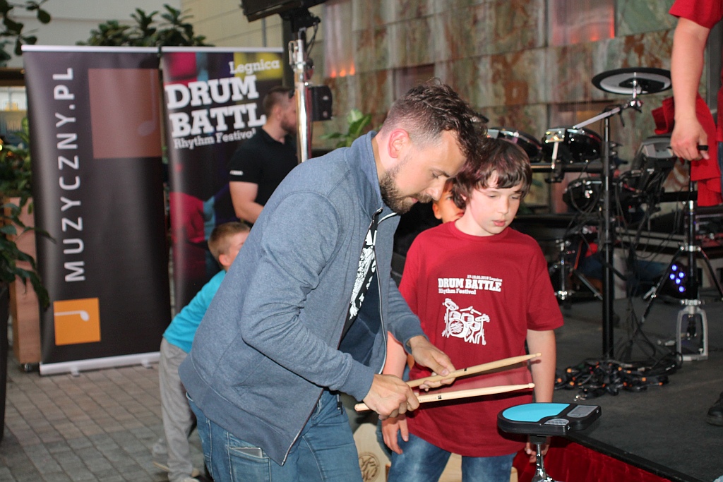 Drum Battle: Zabawy z bębnami, wybory pałkera oraz koncert
