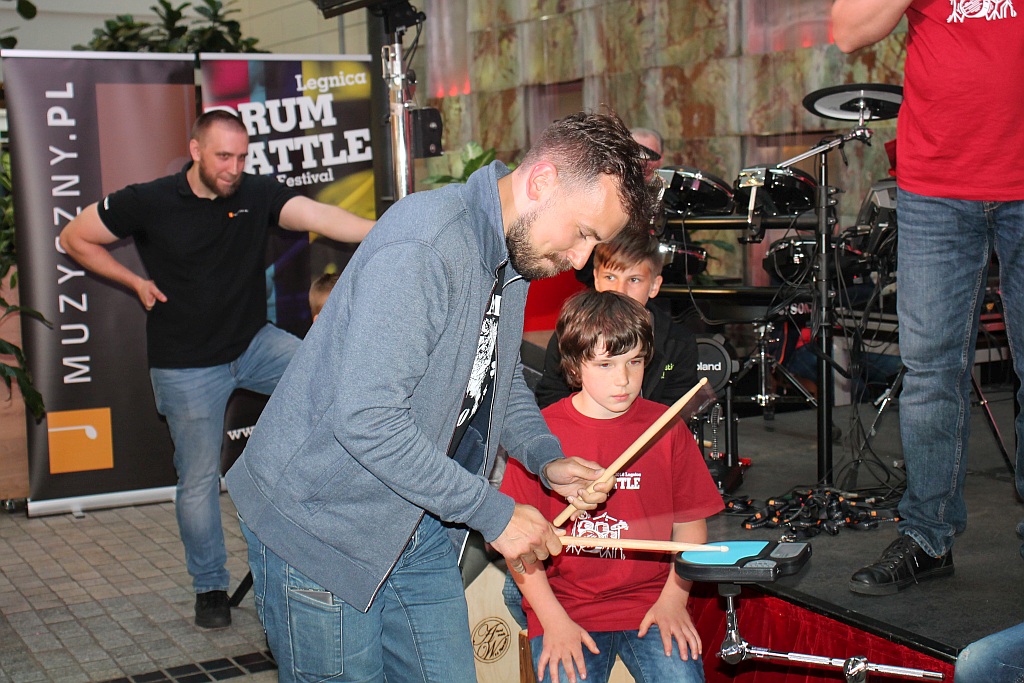 Drum Battle: Zabawy z bębnami, wybory pałkera oraz koncert