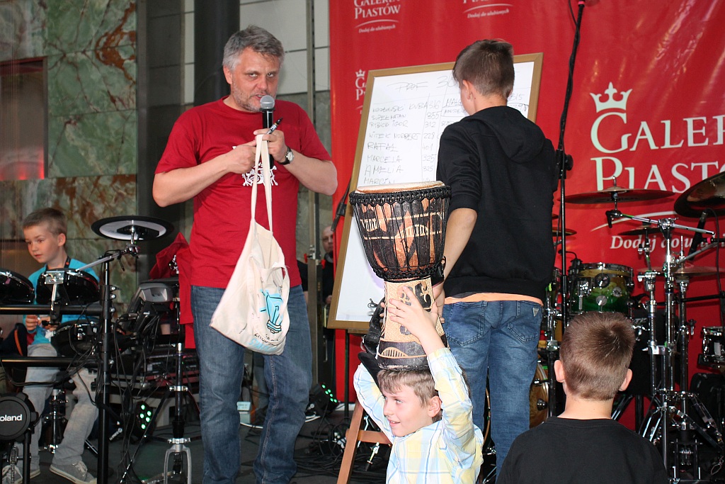 Drum Battle: Zabawy z bębnami, wybory pałkera oraz koncert