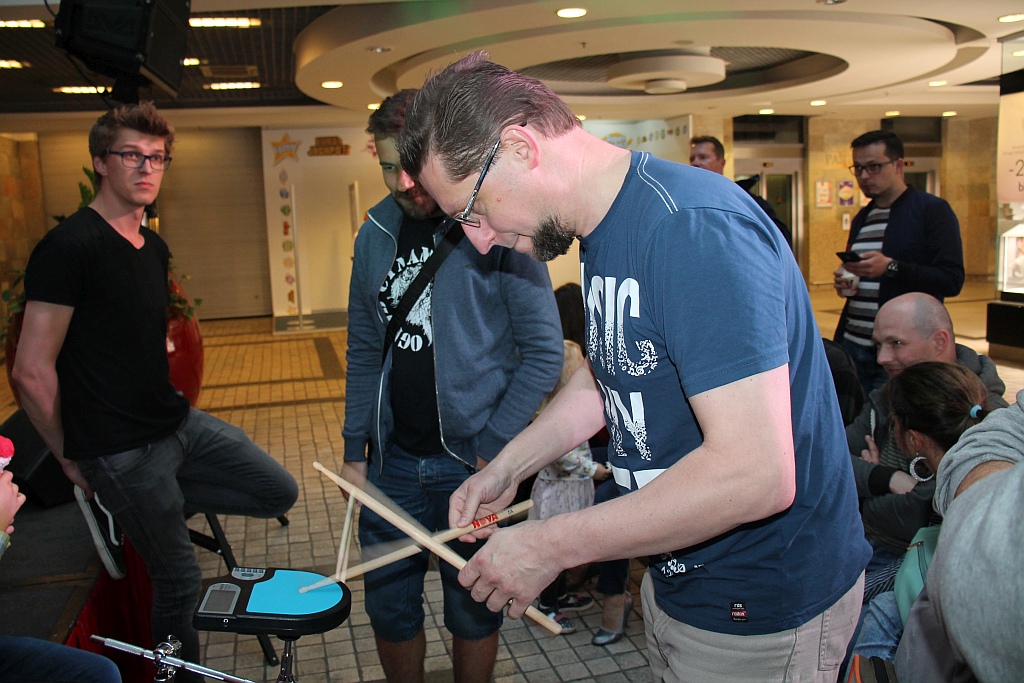 Drum Battle: Zabawy z bębnami, wybory pałkera oraz koncert