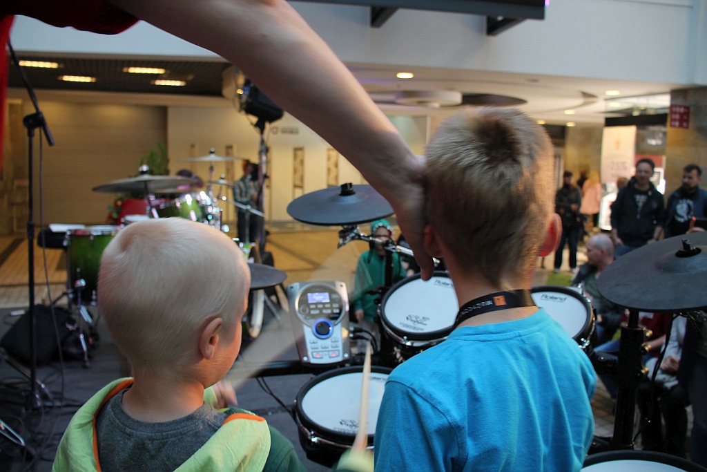 Drum Battle: Zabawy z bębnami, wybory pałkera oraz koncert
