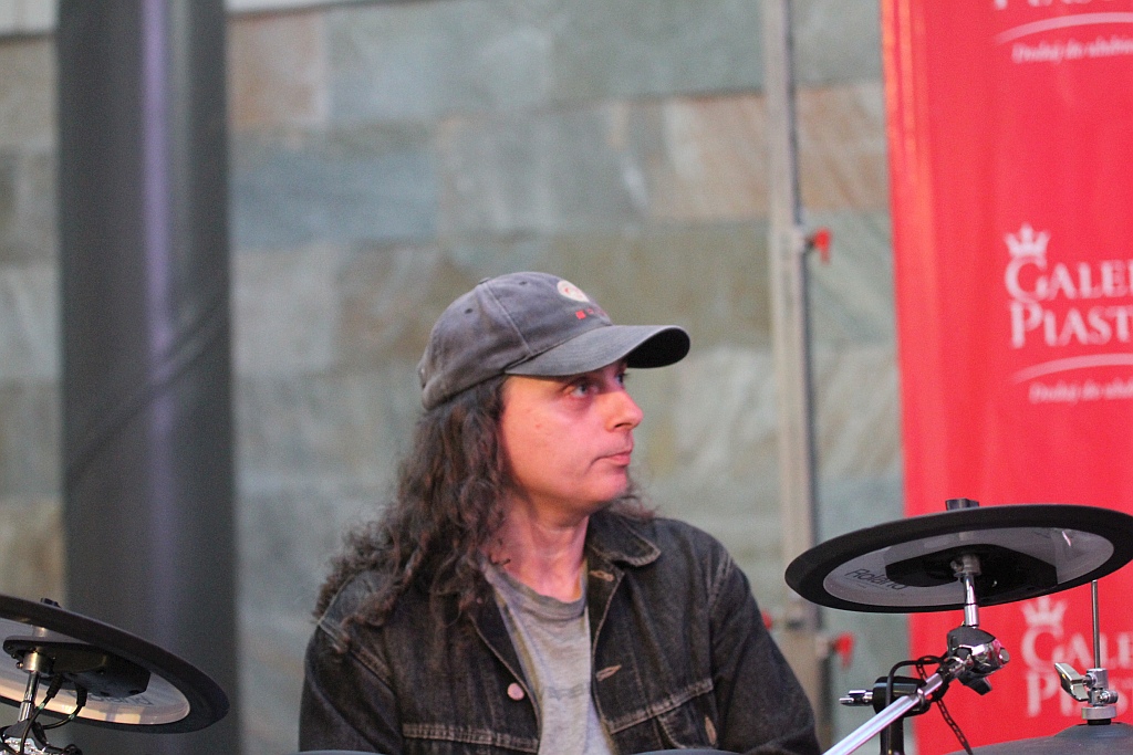 Drum Battle: Zabawy z bębnami, wybory pałkera oraz koncert