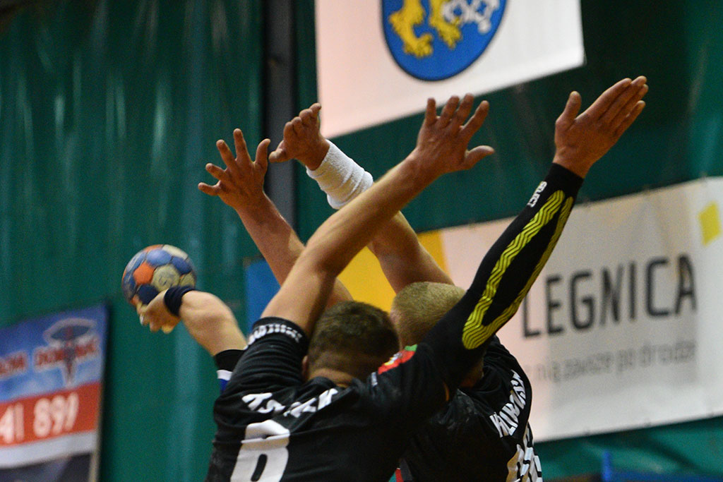 Piłkarze ręczni Siódemki Miedź Legnica pokonali MKS Wieluń
