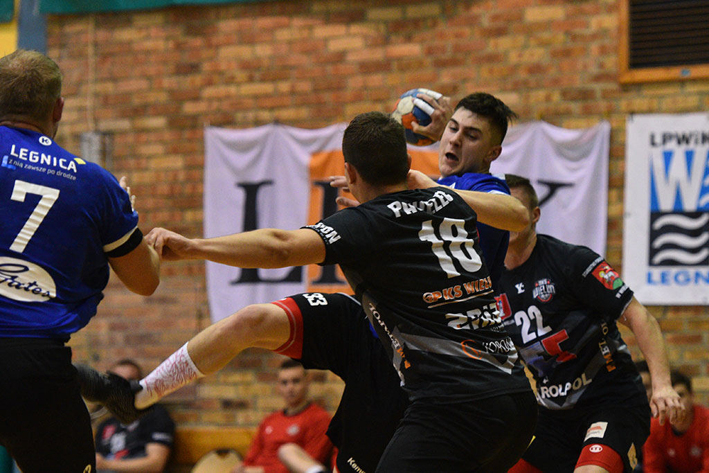 Piłkarze ręczni Siódemki Miedź Legnica pokonali MKS Wieluń