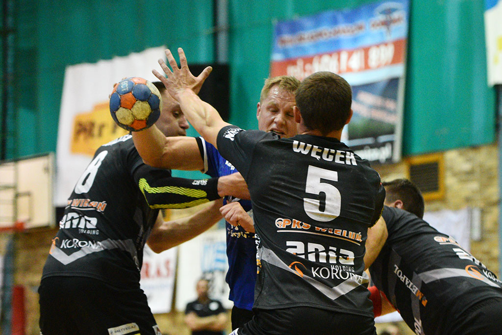 Piłkarze ręczni Siódemki Miedź Legnica pokonali MKS Wieluń
