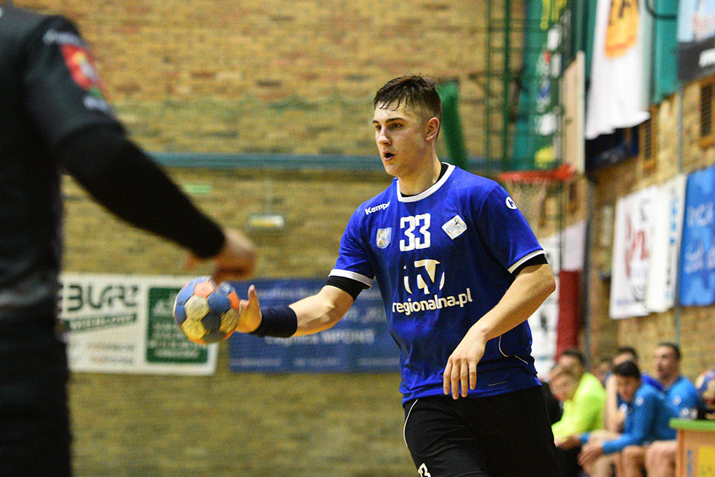 Piłkarze ręczni Siódemki Miedź Legnica pokonali MKS Wieluń