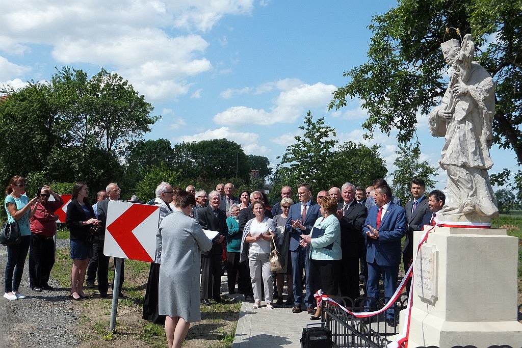 Odsłonięcie rzeźby św. Jana Nepomucena w Pątnówku