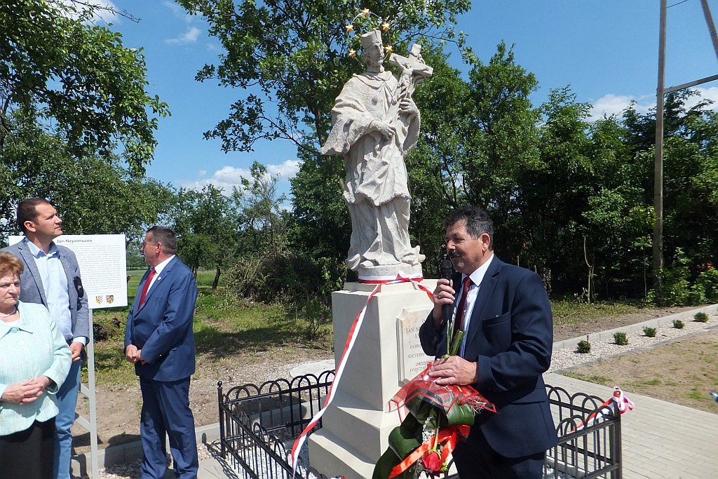 Odsłonięcie rzeźby św. Jana Nepomucena w Pątnówku