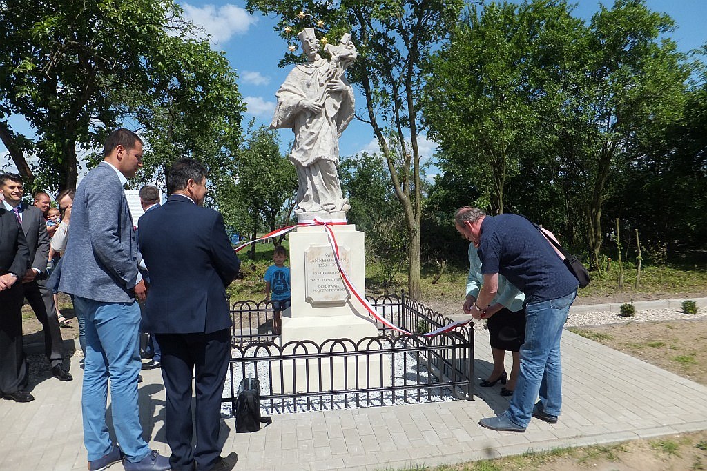 Odsłonięcie rzeźby św. Jana Nepomucena w Pątnówku