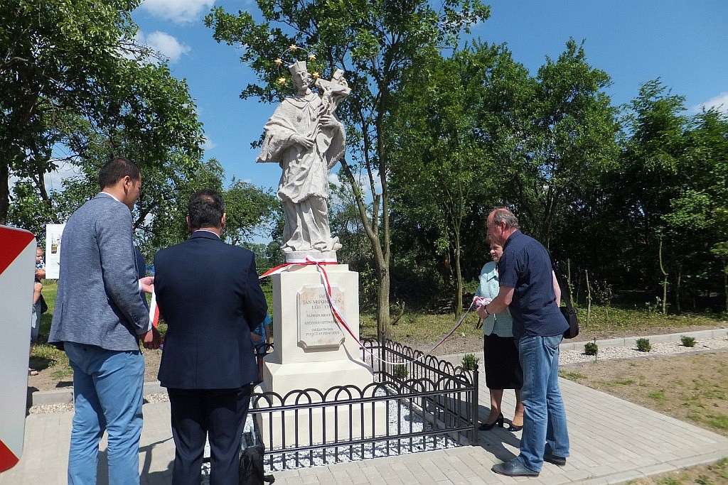 Odsłonięcie rzeźby św. Jana Nepomucena w Pątnówku