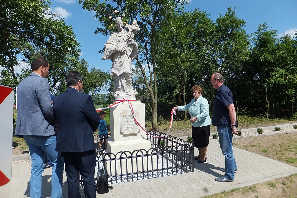 Odsłonięcie rzeźby św. Jana Nepomucena w Pątnówku