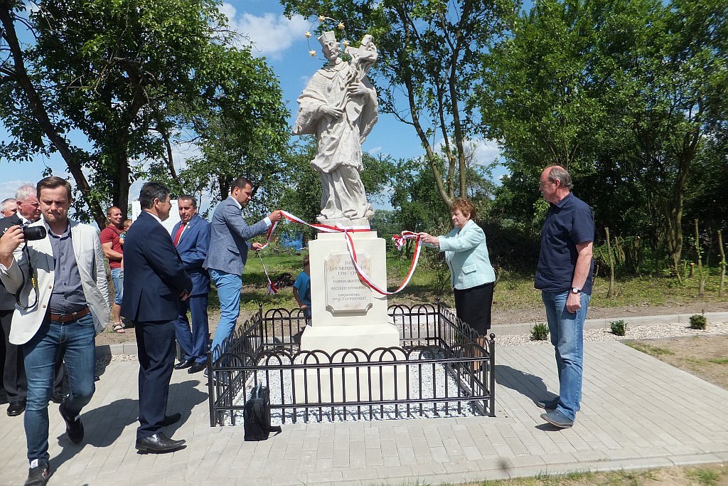 Odsłonięcie rzeźby św. Jana Nepomucena w Pątnówku