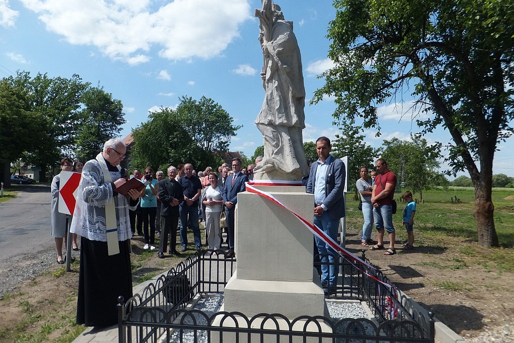 Odsłonięcie rzeźby św. Jana Nepomucena w Pątnówku
