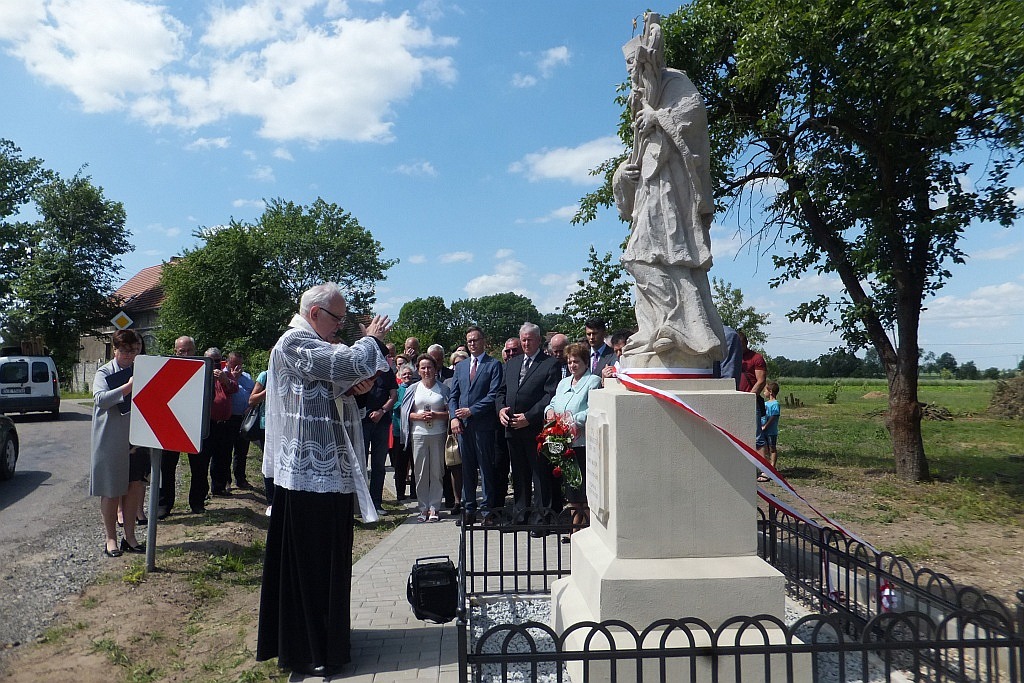 Odsłonięcie rzeźby św. Jana Nepomucena w Pątnówku