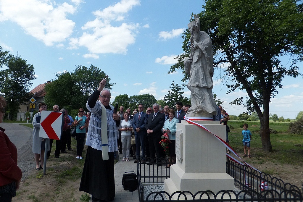 Odsłonięcie rzeźby św. Jana Nepomucena w Pątnówku