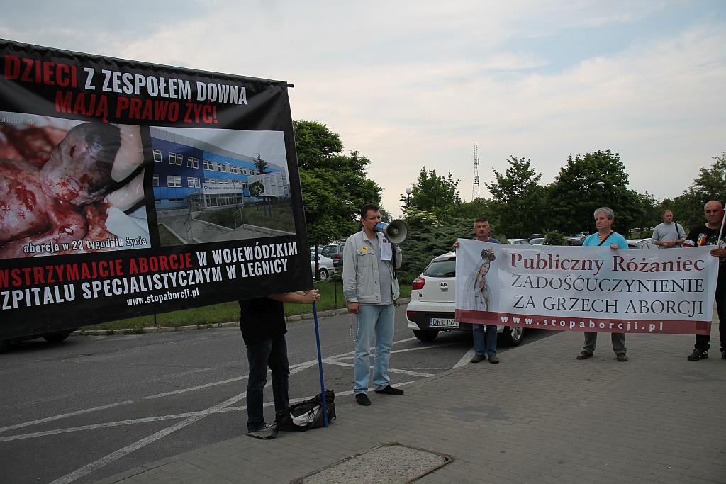 Obrońcy życia poczętego protestowali przed szpitalem