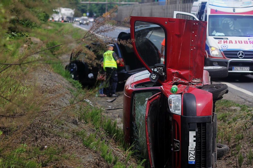 Wypadek na drodze Legnica - Złotoryja. Jedna osoba ranna