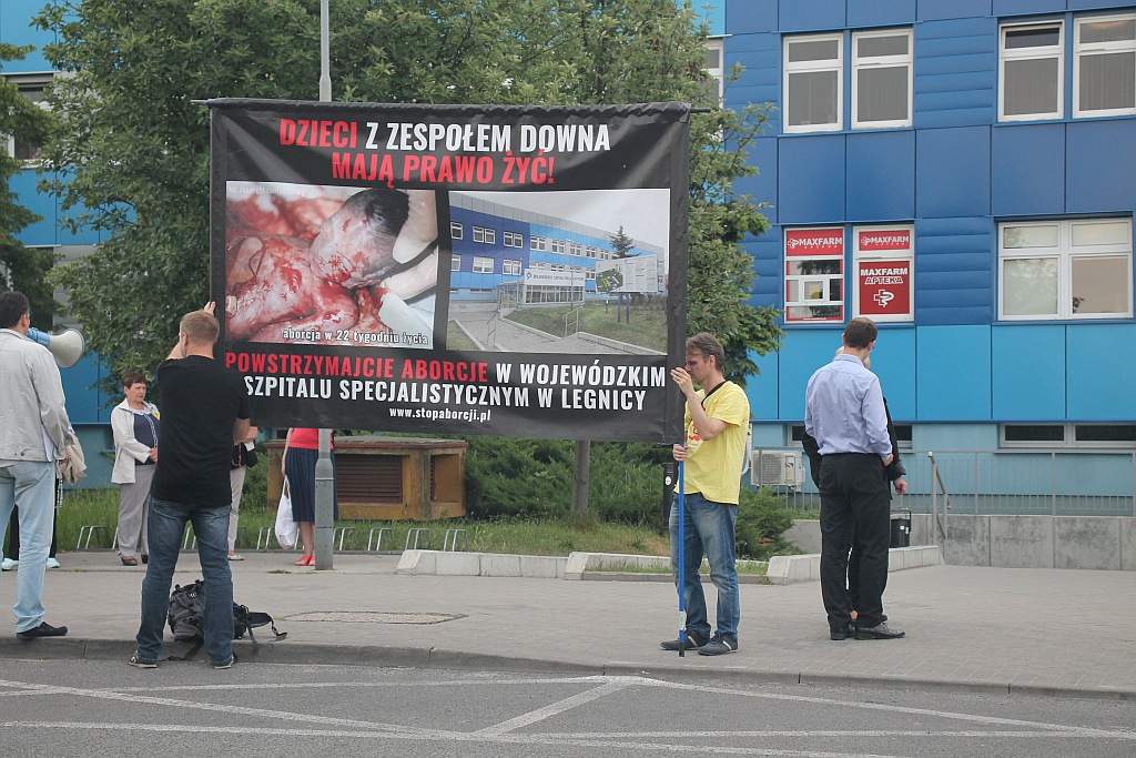 Obrońcy życia poczętego protestowali przed szpitalem