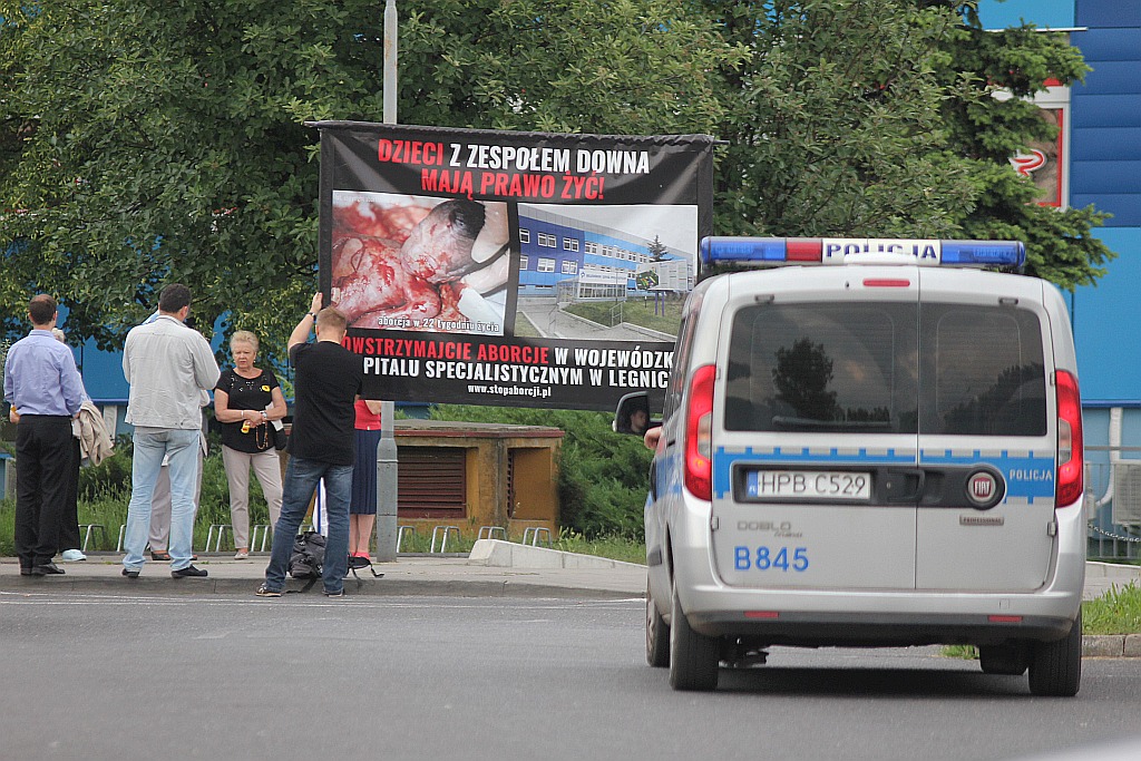 Obrońcy życia poczętego protestowali przed szpitalem