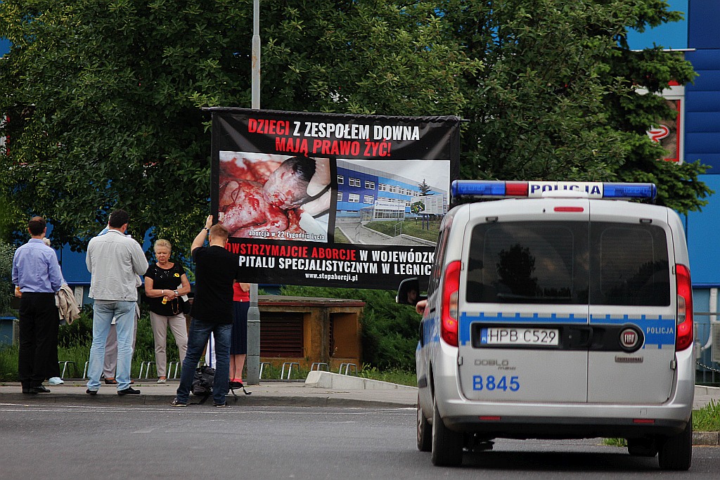 Obrońcy życia poczętego protestowali przed szpitalem