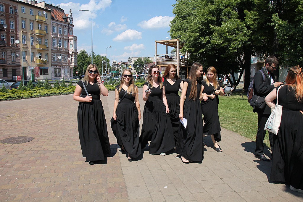 Legnica Cantat: prezentacja chórów na legnickich ulicach