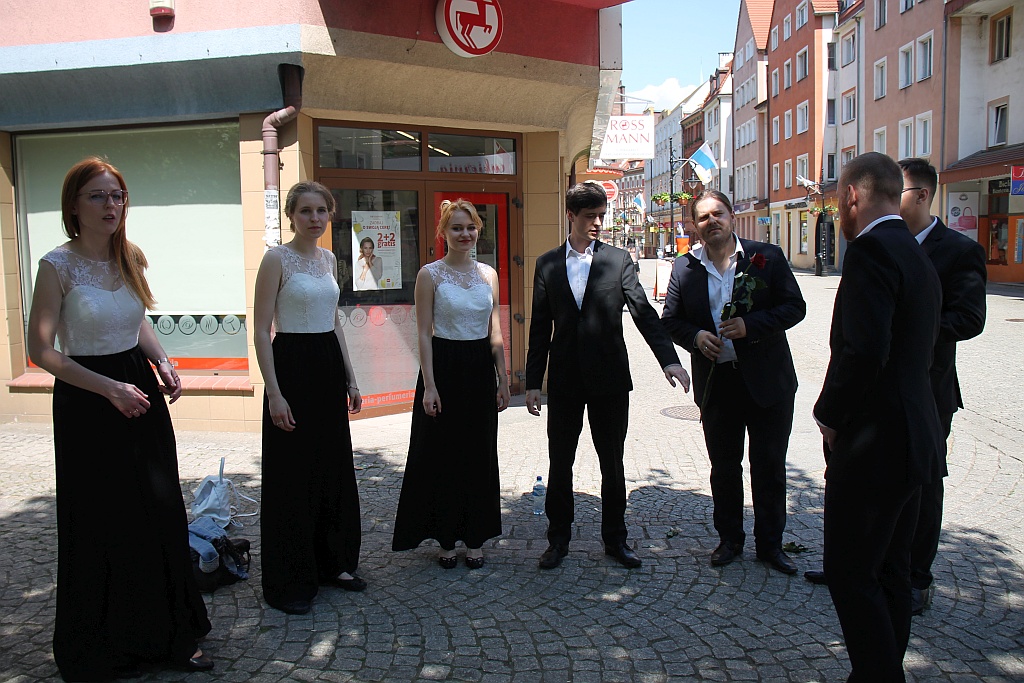 Legnica Cantat: prezentacja chórów na legnickich ulicach