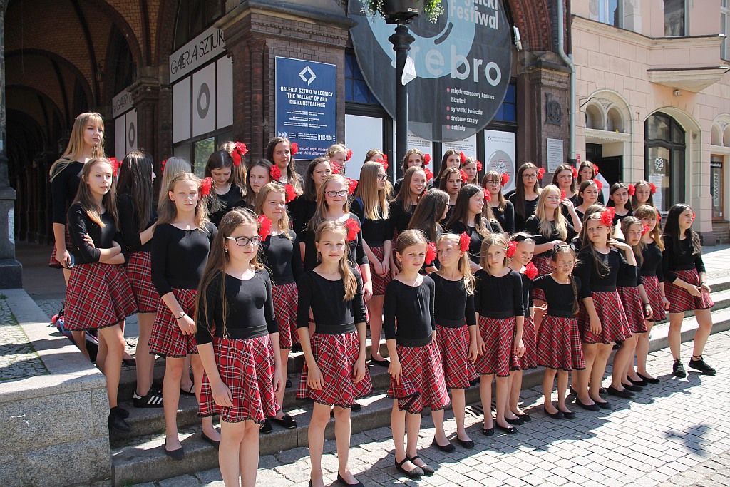 Legnica Cantat: prezentacja chórów na legnickich ulicach