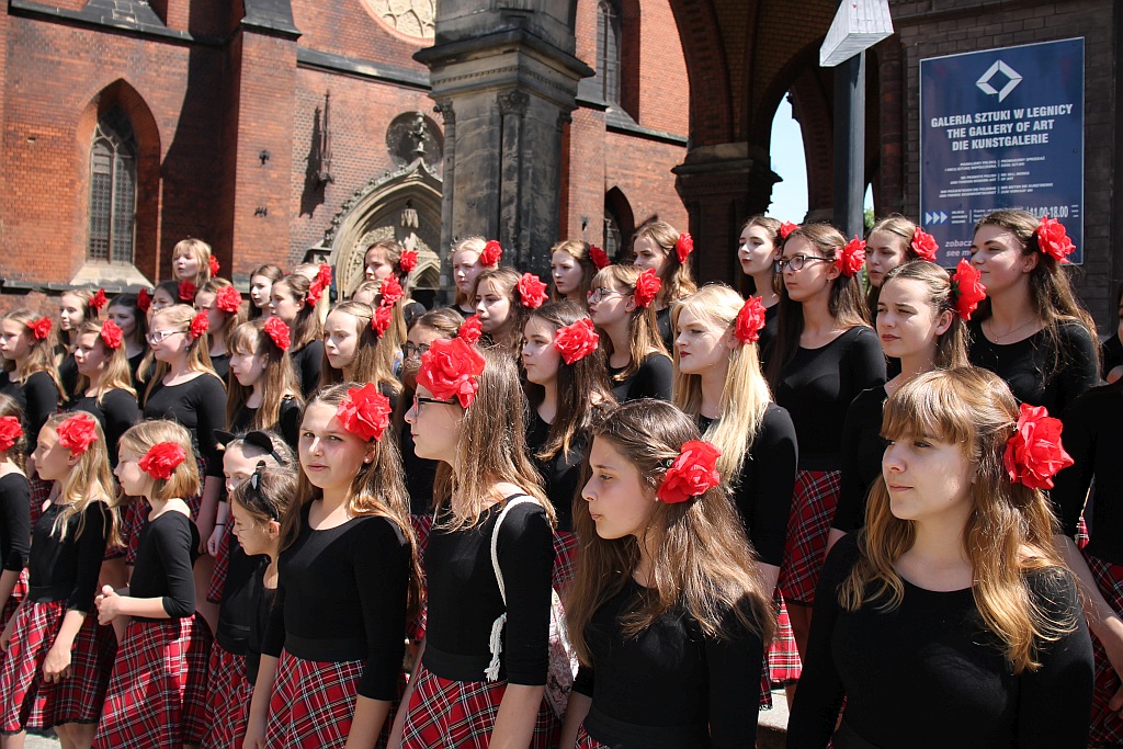 Legnica Cantat: prezentacja chórów na legnickich ulicach