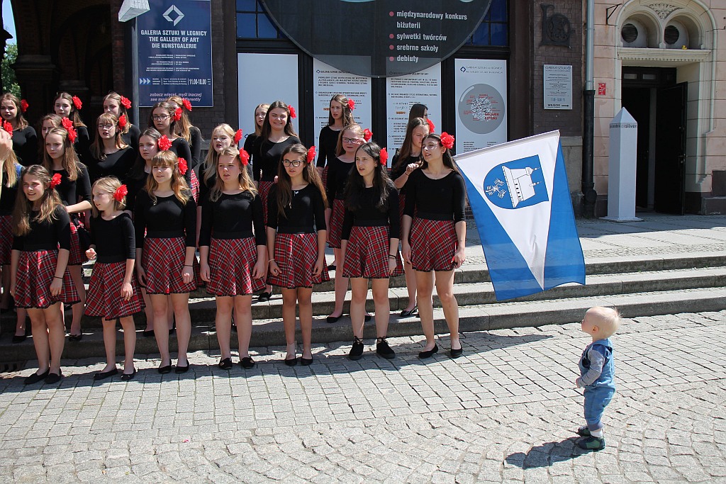 Legnica Cantat: prezentacja chórów na legnickich ulicach