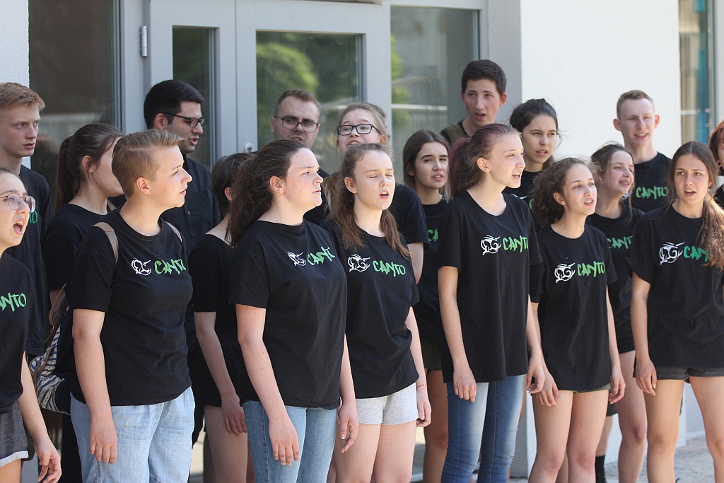 Legnica Cantat: prezentacja chórów na legnickich ulicach